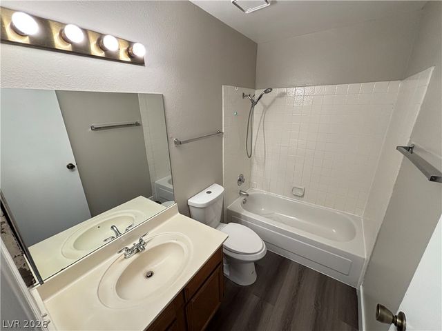 5880 Medallion Drive 203, Las Vegas, NV 89122