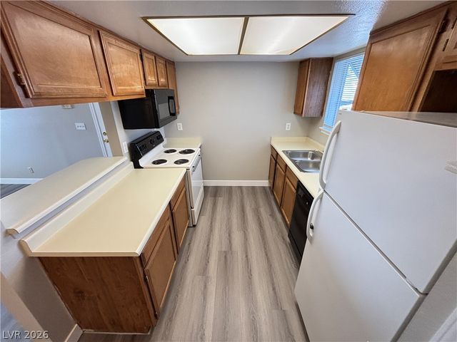 5880 Medallion Drive 203, Las Vegas, NV 89122