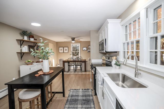 10 Chaucer Road, Nashua, NH 03062