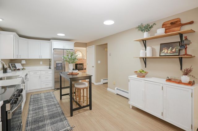10 Chaucer Road, Nashua, NH 03062