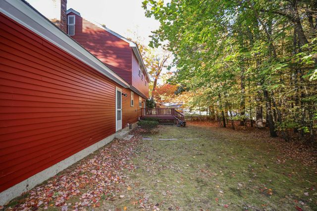 10 Chaucer Road, Nashua, NH 03062