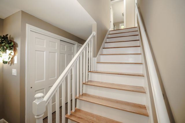 10 Chaucer Road, Nashua, NH 03062
