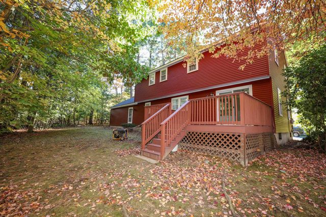 10 Chaucer Road, Nashua, NH 03062