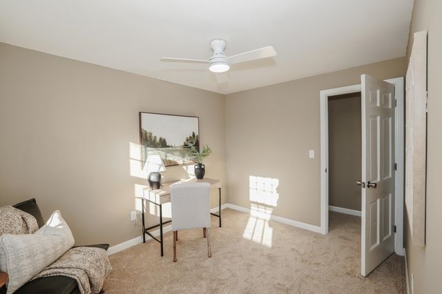 10 Chaucer Road, Nashua, NH 03062