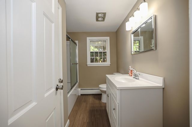 10 Chaucer Road, Nashua, NH 03062
