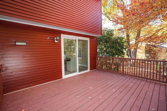 10 Chaucer Road, Nashua, NH 03062