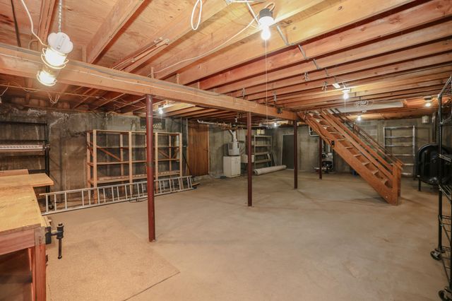 10 Chaucer Road, Nashua, NH 03062