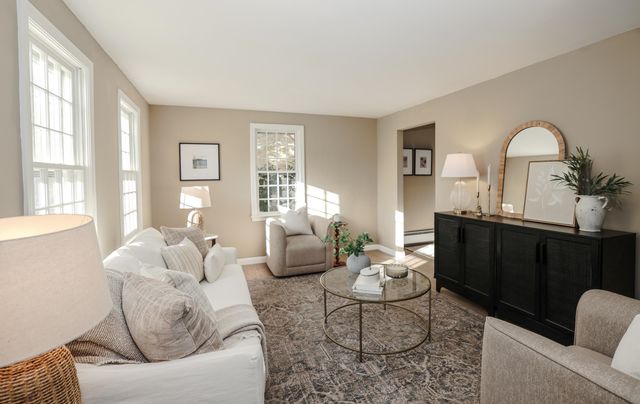 10 Chaucer Road, Nashua, NH 03062