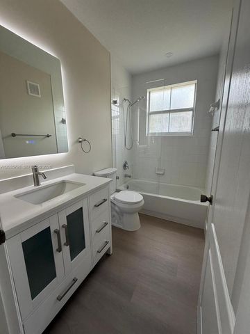 16432 SW 47th Terrace, Miami, FL 33185