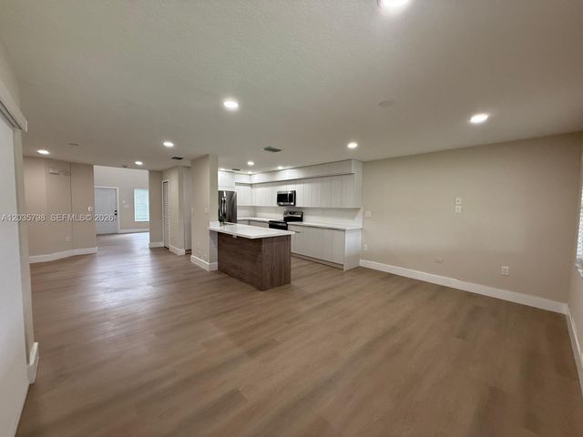 16432 SW 47th Terrace, Miami, FL 33185