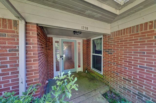 1238 E CRESTWOOD DR E, Memphis, TN 38119