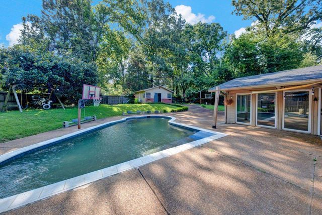 1238 E CRESTWOOD DR E, Memphis, TN 38119