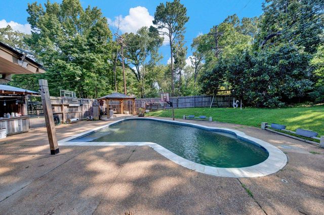 1238 E CRESTWOOD DR E, Memphis, TN 38119