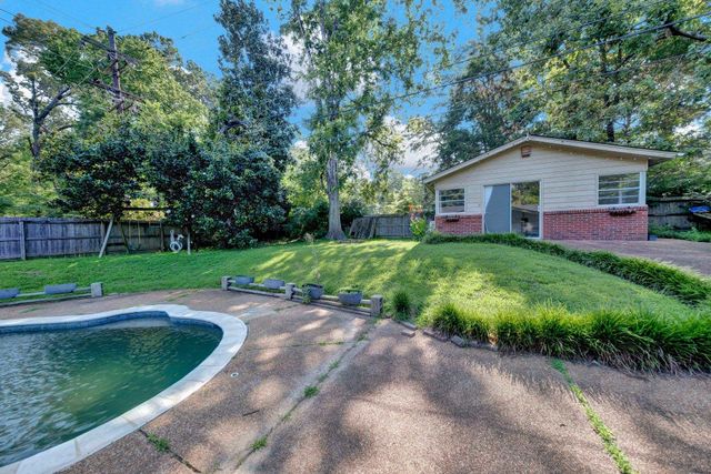 1238 E CRESTWOOD DR E, Memphis, TN 38119