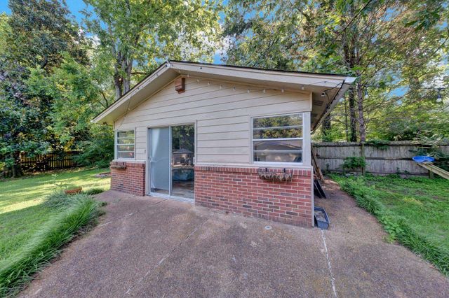 1238 E CRESTWOOD DR E, Memphis, TN 38119