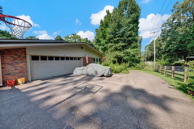 1238 E CRESTWOOD DR E, Memphis, TN 38119