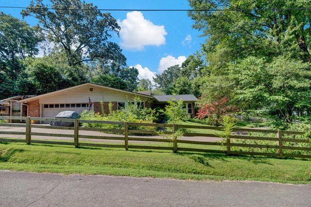 1238 E CRESTWOOD DR E, Memphis, TN 38119