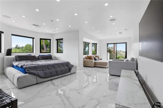 5252 Darro Road, Woodland Hills, CA 91364