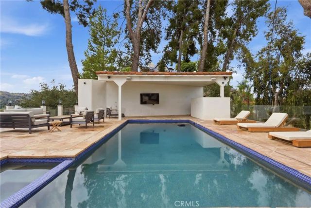 5252 Darro Road, Woodland Hills, CA 91364
