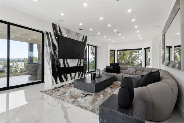 5252 Darro Road, Woodland Hills, CA 91364