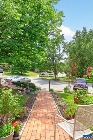 15 GEORGETOWN GREEN, Charlottesville, VA 22901