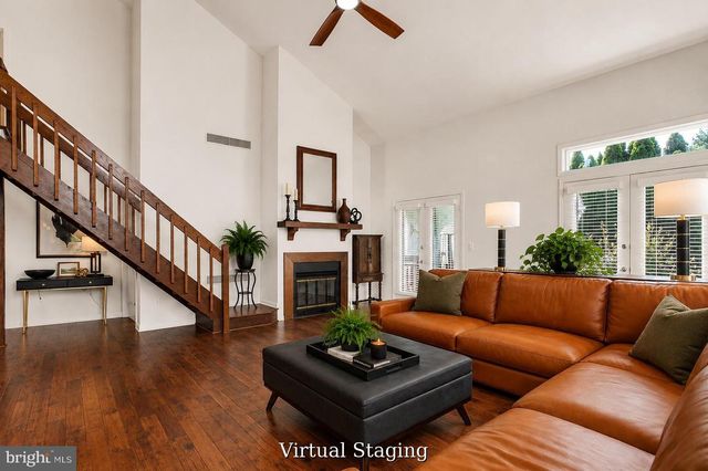 555 S 3RD ST, Lemoyne, PA 17043