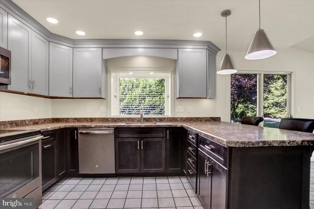 555 S 3RD ST, Lemoyne, PA 17043