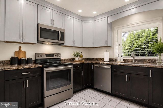 555 S 3RD ST, Lemoyne, PA 17043