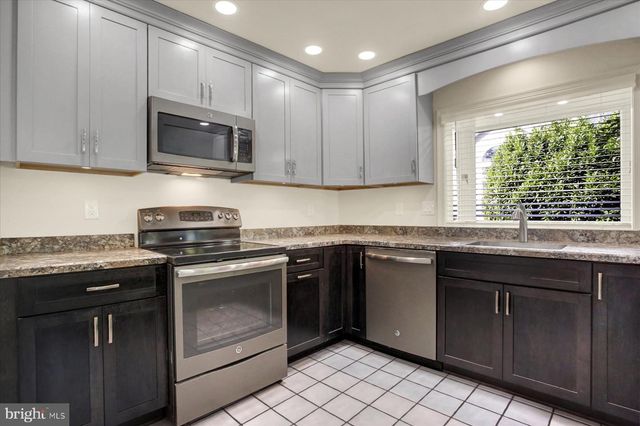 555 S 3RD ST, Lemoyne, PA 17043