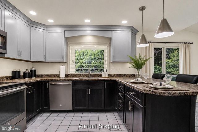 555 S 3RD ST, Lemoyne, PA 17043