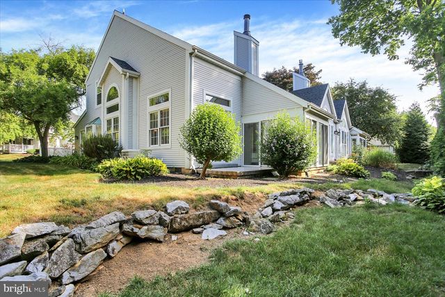 555 S 3RD ST, Lemoyne, PA 17043