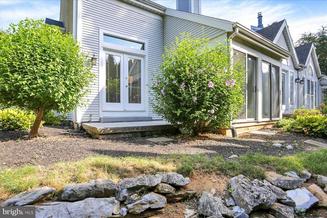 555 S 3RD ST, Lemoyne, PA 17043