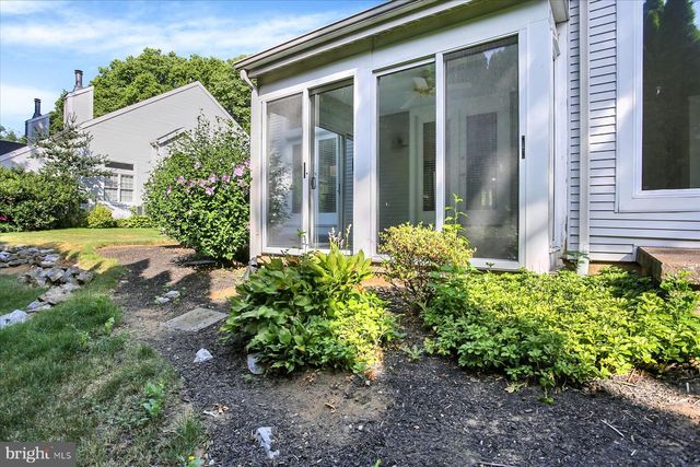 555 S 3RD ST, Lemoyne, PA 17043