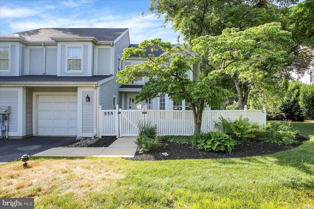 555 S 3RD ST, Lemoyne, PA 17043