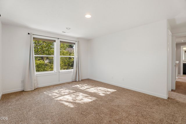2534 NE Cretia Court, Bend, OR 97701