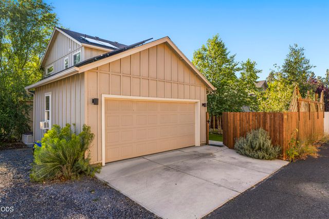 2534 NE Cretia Court, Bend, OR 97701