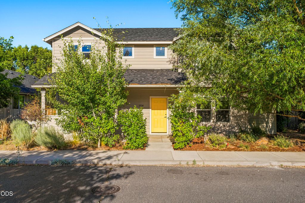 2534 NE Cretia Court, Bend, OR 97701