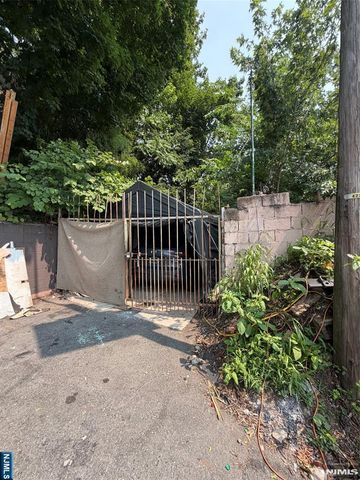 444 Summer Avenue, Newark, NJ 07104