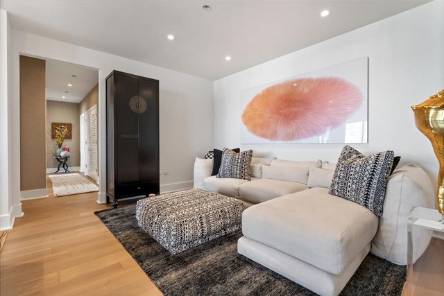 363 E Wacker Drive 4206, Chicago, IL 60601