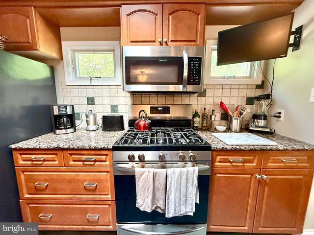 1013 WELLINGTON RD, Jenkintown, PA 19046