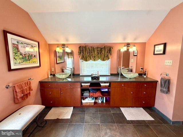 1013 WELLINGTON RD, Jenkintown, PA 19046