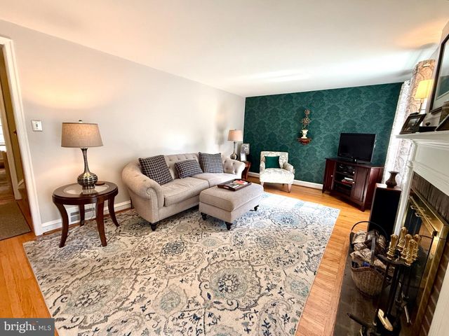 1013 WELLINGTON RD, Jenkintown, PA 19046