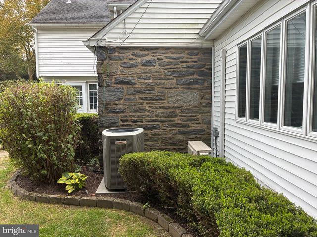 1013 WELLINGTON RD, Jenkintown, PA 19046