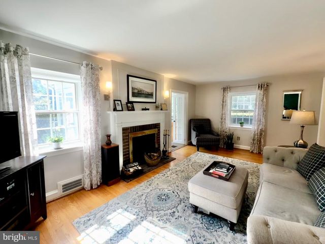 1013 WELLINGTON RD, Jenkintown, PA 19046