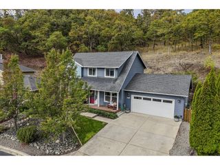 1734 Ne SHALE Ct, Roseburg, OR 97470