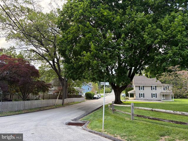 320 E BROAD ST, Malvern, PA 19355