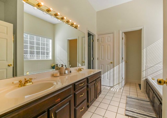 6823 Chiswick Drive, Chattanooga, TN 37421