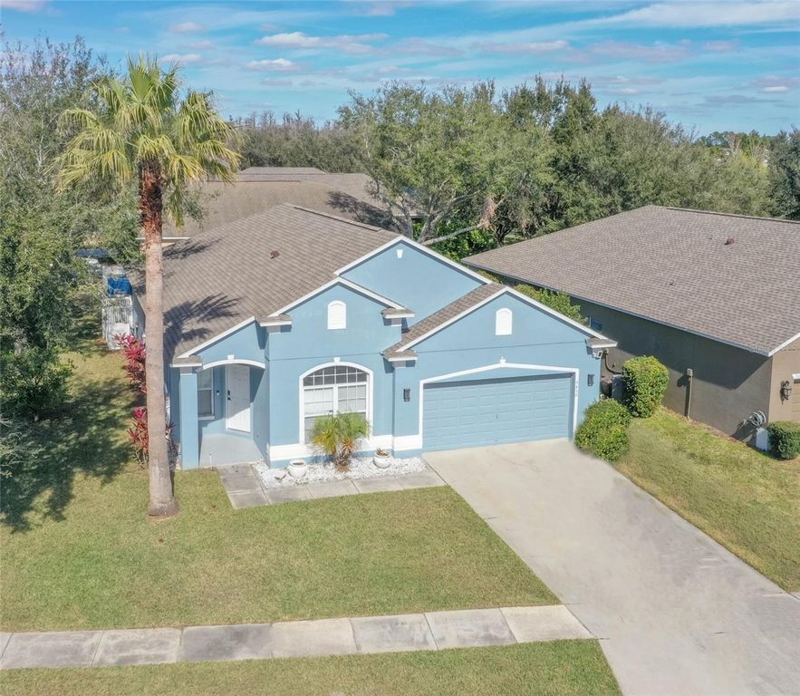 Image 6 of property listing at 9850 HIDDEN DUNES LANE, Orlando, FL 32832