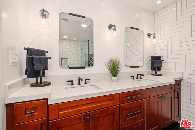 12722 Sarah Street, Studio City (los Angeles), CA 91604