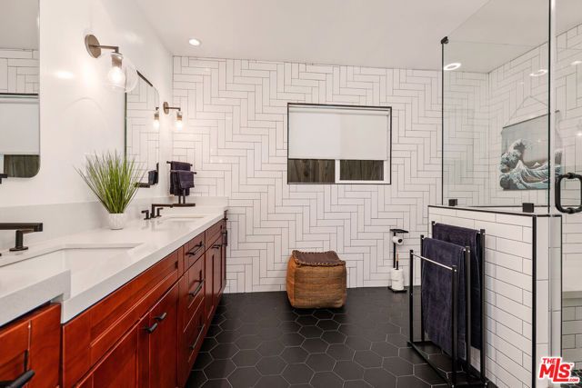 12722 Sarah Street, Studio City (los Angeles), CA 91604